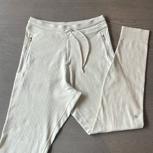Lululemon 30” inseam Engineered Warmth Jogger in White Opal size Small
